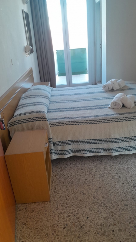 Foto Camera singola/doppia con bagno privato rimini nord