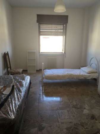 Foto camera solo per studenti universitari frequentanti una universit  in Piacen