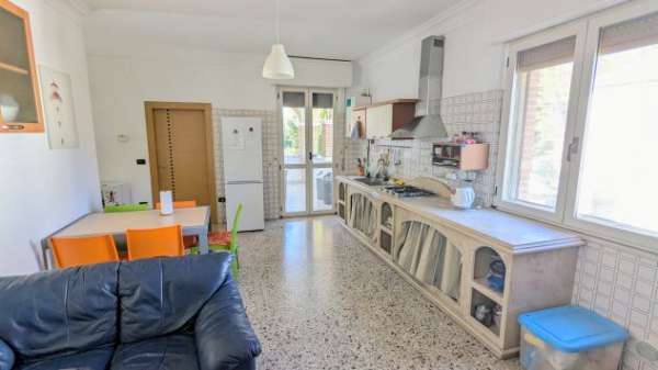 Foto Camera studente adiacente universit