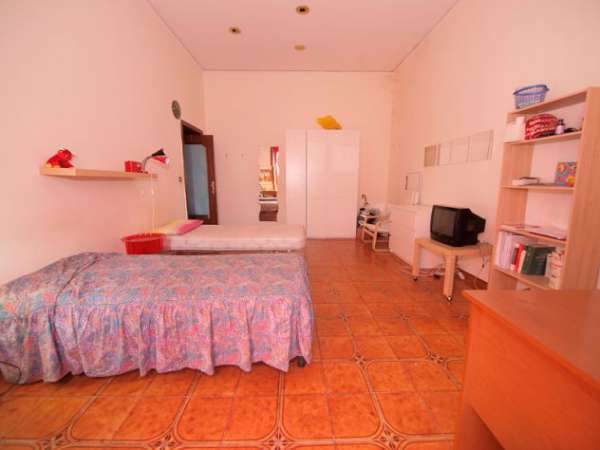 Foto camera studentesse via Duomo