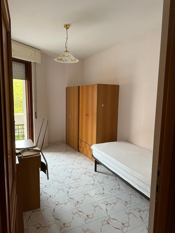 Foto Camere / posti letto in affitto a Latina 25mq 