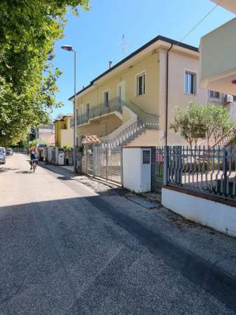 Foto CAMERE CON BAGNO  PRIVATO PER STUDENTI  UNIVERSITARI