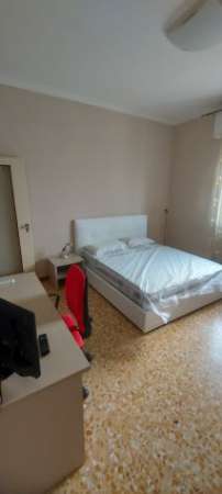 Foto CAMERE MODERNE IN APP.TO RISTRUTTURATO PER STUDENTI