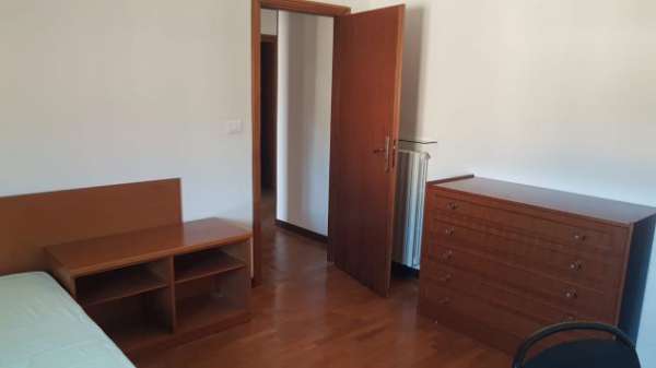 Foto Camere singole e posti letto per ragazzi/ ragazze