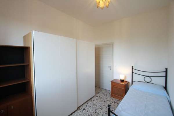 Foto CAMERE SOLO PER STUDENTI UNIVERSITARI PARMA
