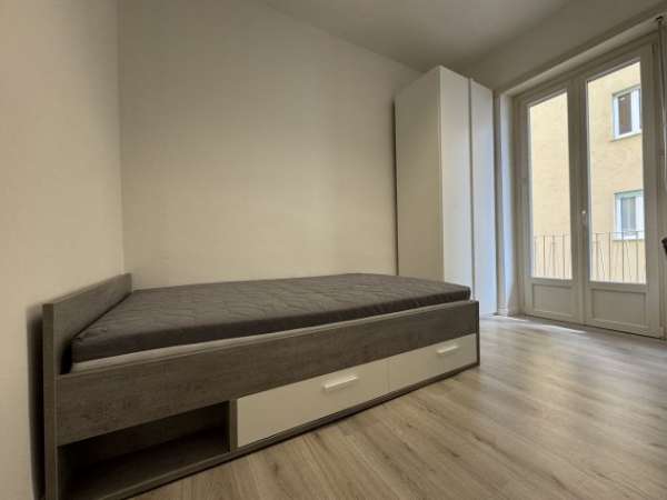 Foto Camere studenti Poli / Economia ristrutturate a nuovo !