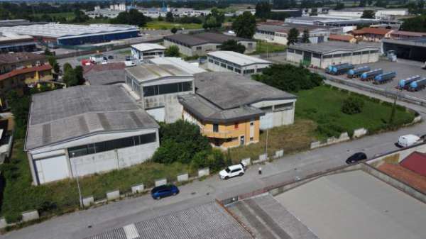 Foto Capannone / Fondo in affitto a Casalpusterlengo