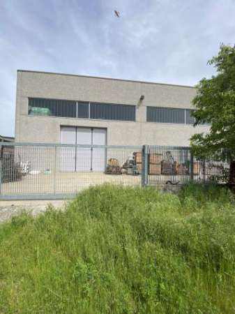 Foto Capannone / Fondo in affitto a Casalpusterlengo