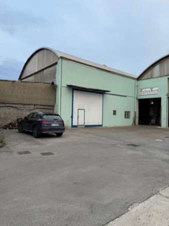 Foto Capannone / Fondo in affitto a Massa