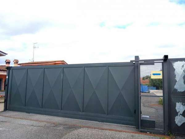 Foto Capannone / Fondo in affitto a Roma