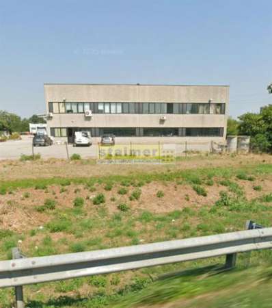 Foto Capannone a Cornegliano Laudense dotato  ampio piazzale