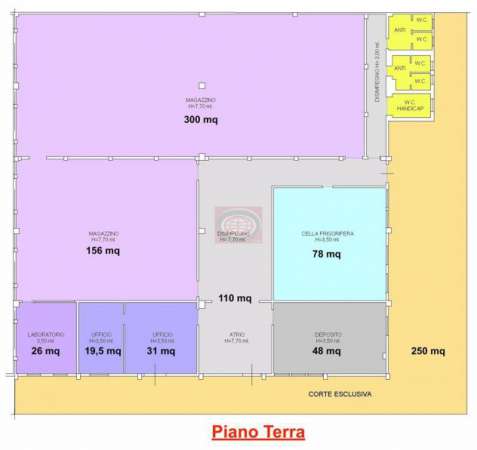 Foto capannone con piazzale