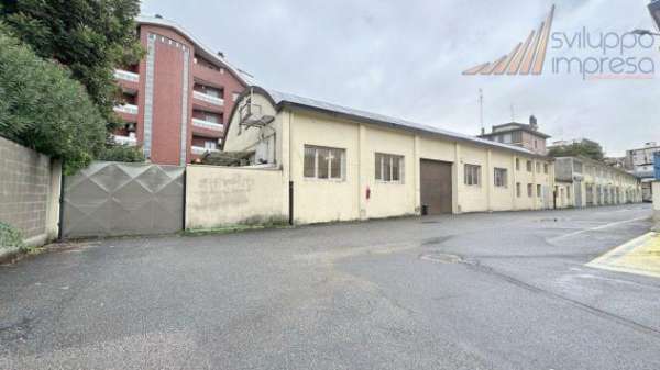 Foto CAPANNONE CON UFFICI E CORTILE PRIVATO IN AFFITTO A MILANO IN VIALE MONZA (TURRO)