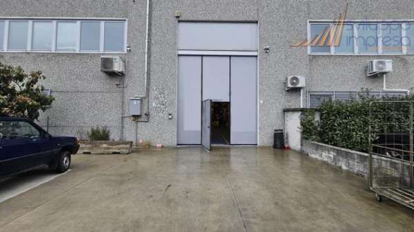 Foto CAPANNONE CON UFFICI IN AFFITTO A PESCHIERA B.