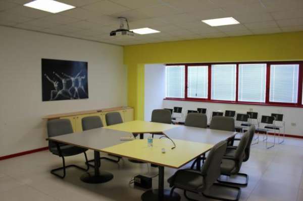 Foto Capannone di 2000mq altezza 8 metri