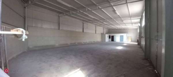 Foto Capannone di 300mq in Via delle Calabrie 21 a Salerno