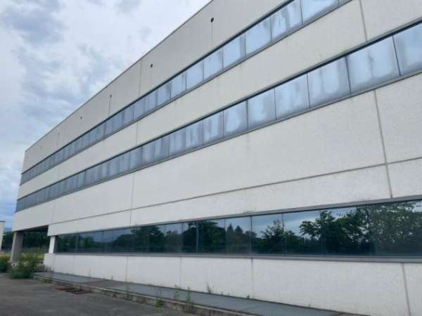 Foto Capannone di recente costruzione con celle frigo