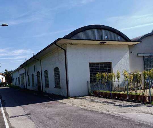 Foto Capannone ex laboratorio-magazzino