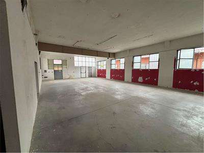 Foto Capannone in Affitto, 1 Locale, 215 mq, Pinerolo