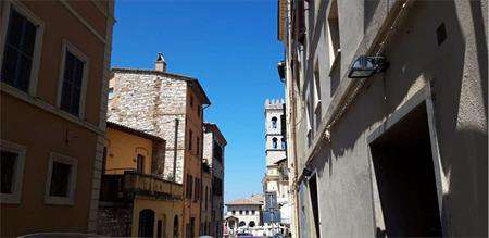 Foto Capannone in Affitto, 2 Locali, 110 mq, Assisi