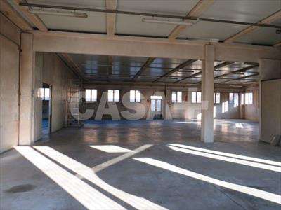 Foto Capannone in Affitto, 3 Locali, 600 mq, Varese