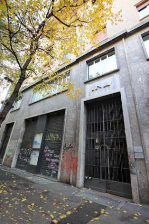 Foto Capannone in affitto a Bologna - 6 locali 244mq