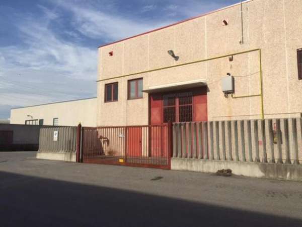 Foto Capannone in affitto a Brugherio - 1 locale 800mq