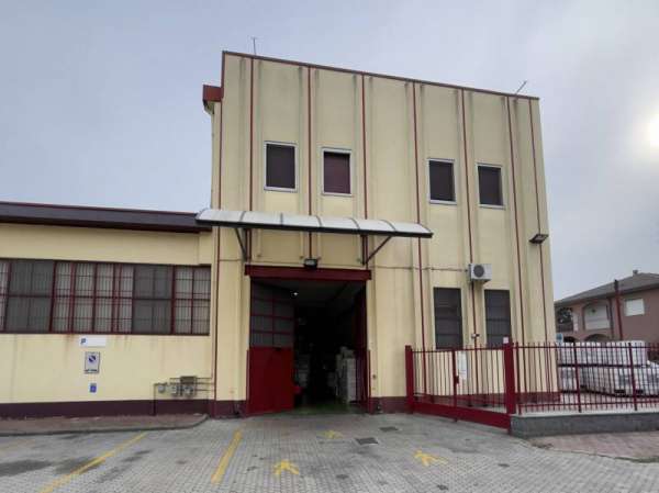 Foto Capannone in Affitto a Buccinasco