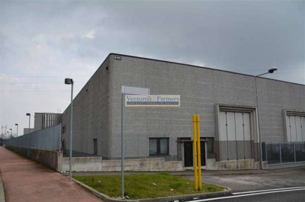 Foto Capannone in Affitto a Calcinato