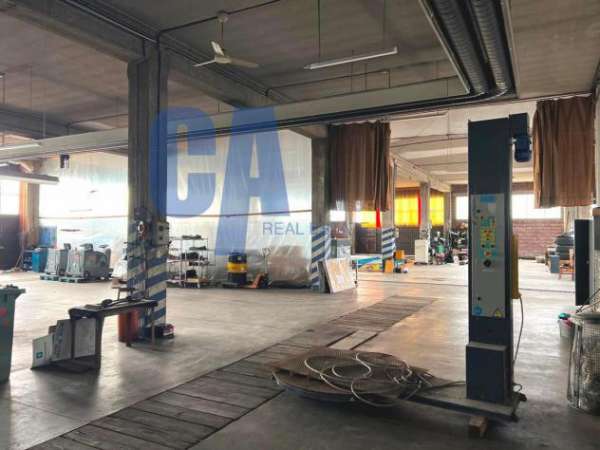 Foto Capannone in affitto a Monza - 1 locale 2000mq