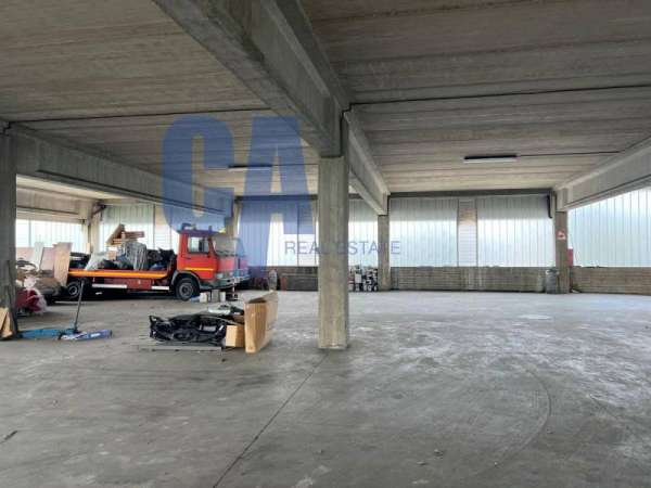 Foto Capannone in Affitto a Monza