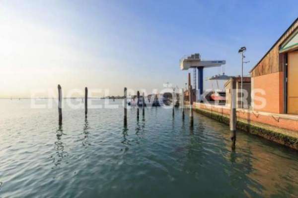Foto Capannone in affitto a Venezia - 2 locali 350mq