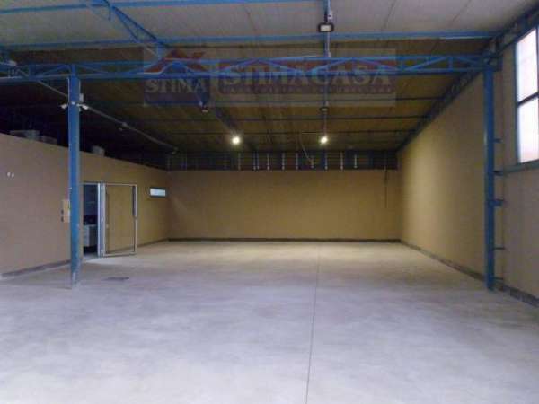 Foto Capannone Industriale - Cardito . Rif.: CAPANNONE CORSO ITALIA