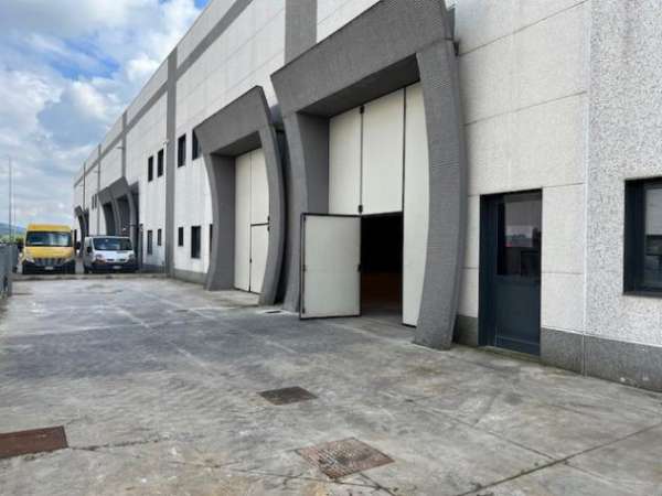 Foto Capannone Industriale - Gorlago . Rif.: Cod. rif 3249863ACG