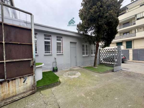 Foto Capannone Industriale - Trezzano sul Naviglio . Rif.: LN2