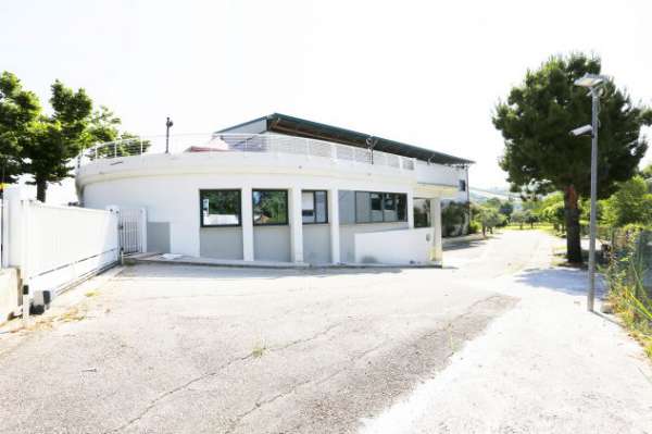 Foto Capannone Industriale 2500 mq a Villamagna (CH)  Completamente attrezzato