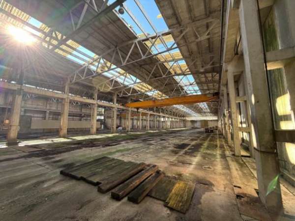 Foto Capannone industriale con carroponti