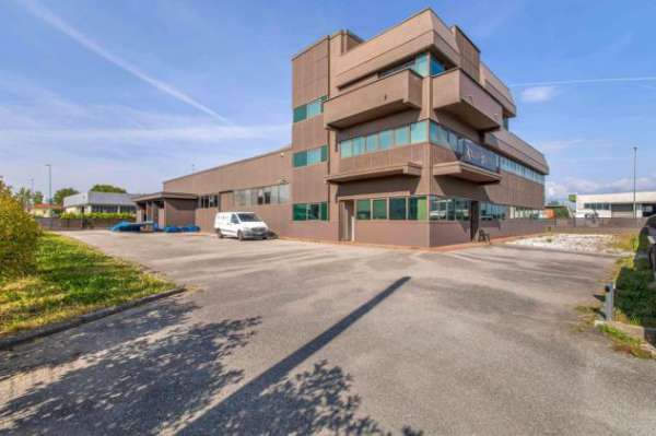 Foto Capannone industriale in affitto a Fucecchio 1350 mq  Rif: 1330892