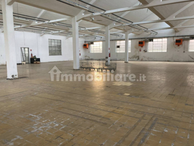 Foto Capannone Magazzino commerciale 1200 mq