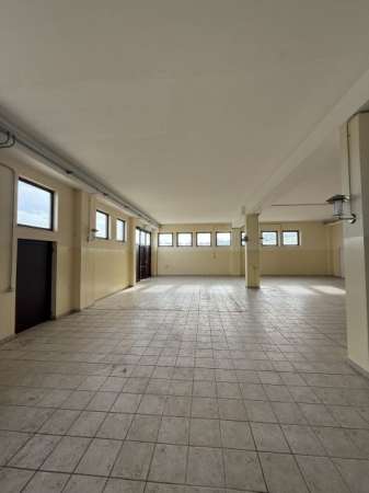 Foto Capannone piano terra ingresso autonomo 250mt