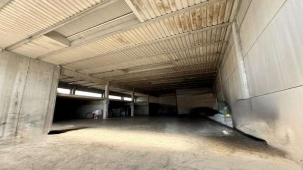 Foto Capannone uso deposito di 750mq