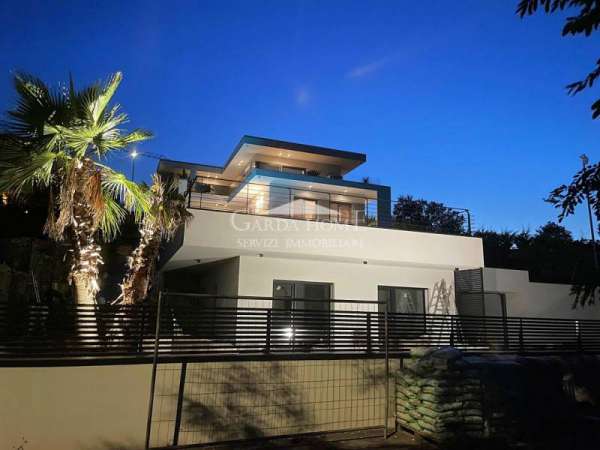 Foto Casa Bi - Trifamiliare in Affitto a Desenzano del Garda Desenzano del Garda