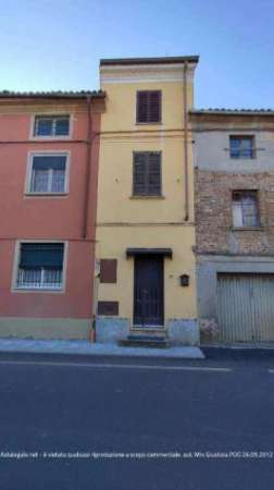 Foto Casa con giardino a Portalbera PV