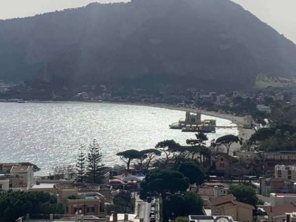 Foto Casa con splendida vista sul golfo di mondello