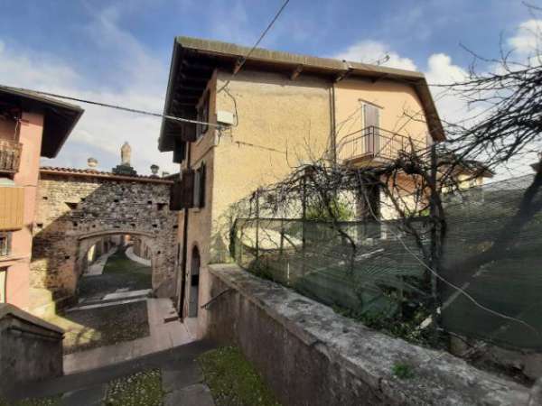 Foto Casa Indipendente - San Felice del Benaco . Rif.: 001 LS Portese