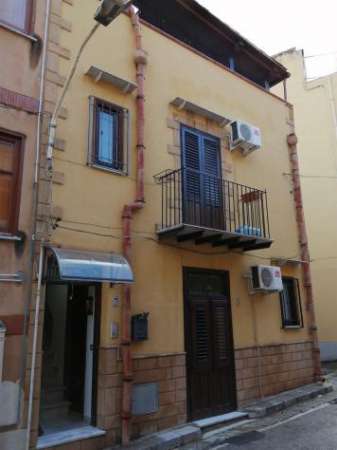 Foto Casa indipendente arredata zona alta centrale