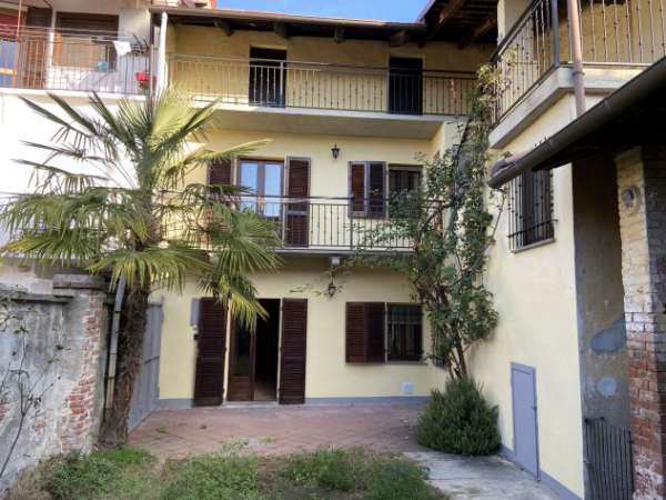 Foto Casa indipendente Caluso centro