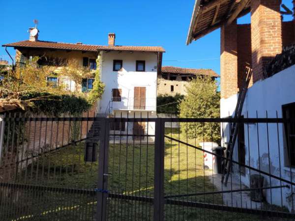 Foto CASA INDIPENDENTE CON CORTILE E GIARDINO ESCLUSIVO
