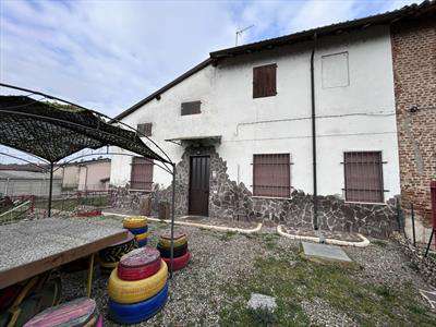 Foto Casa Indipendente in Affitto, 2 Locali, 90 mq (Pieve del Cairo)