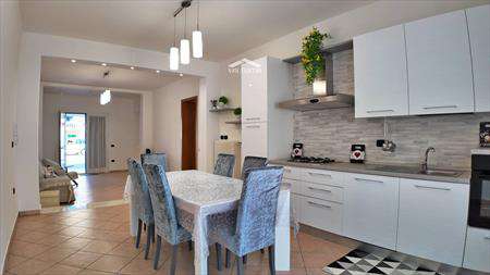 Foto Casa Indipendente in Affitto, 3 Locali, 140 mq (Botrugno)